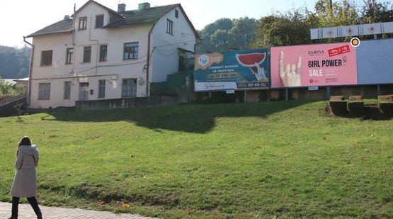 Фото рекламной плоскости по адресу Гагарина ул, напротив входа в Ж/Д вокзал, шестой справа