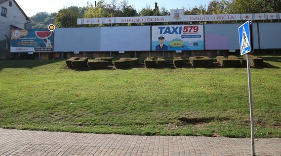 Фото рекламной плоскости по адресу Гагарина ул, напротив входа в Ж/Д вокзал, седьмой справа