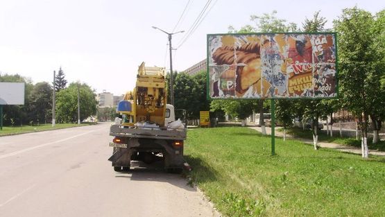 Фото рекламной плоскости по адресу Хмельницкое шосе / Северная ул. / Чехова ул. !!! Размер 3010х6020 мм !!!