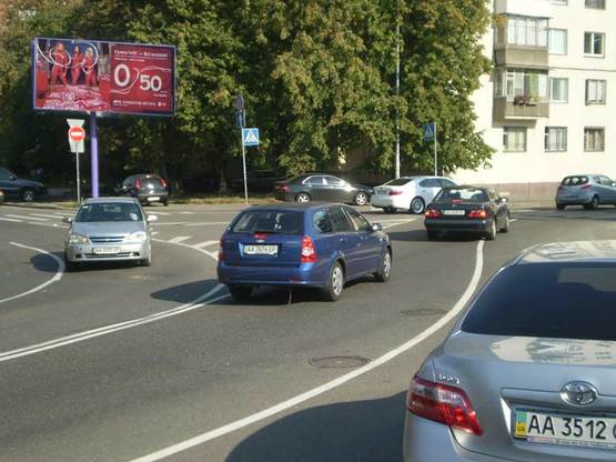 Фото рекламной плоскости по адресу ул. Ковпака, /ул. Боженка, напротив ТЦ "Сильпо, Фокстротавто, направление на ул. Горького