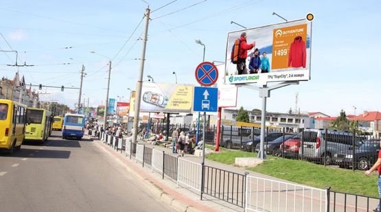 Фото рекламной плоскости по адресу Городоцкая ул., справа от автостоянки