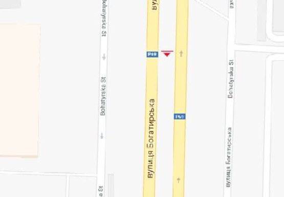 Схема рекламної площини за адресою Богатырская ул. (на разделителе)